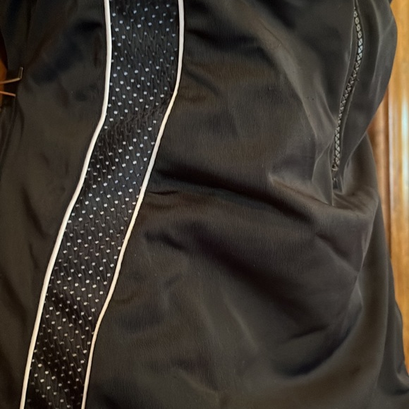 Sexy Black & White Zip Up Swimsuit - Picture 4 of 9